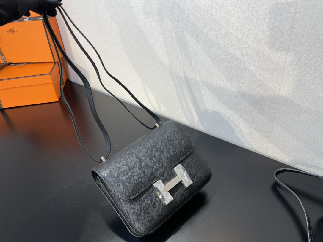 Hermès Constance 19 Epsom Silver Hardware 7.25" x 6.25" x 2.25"