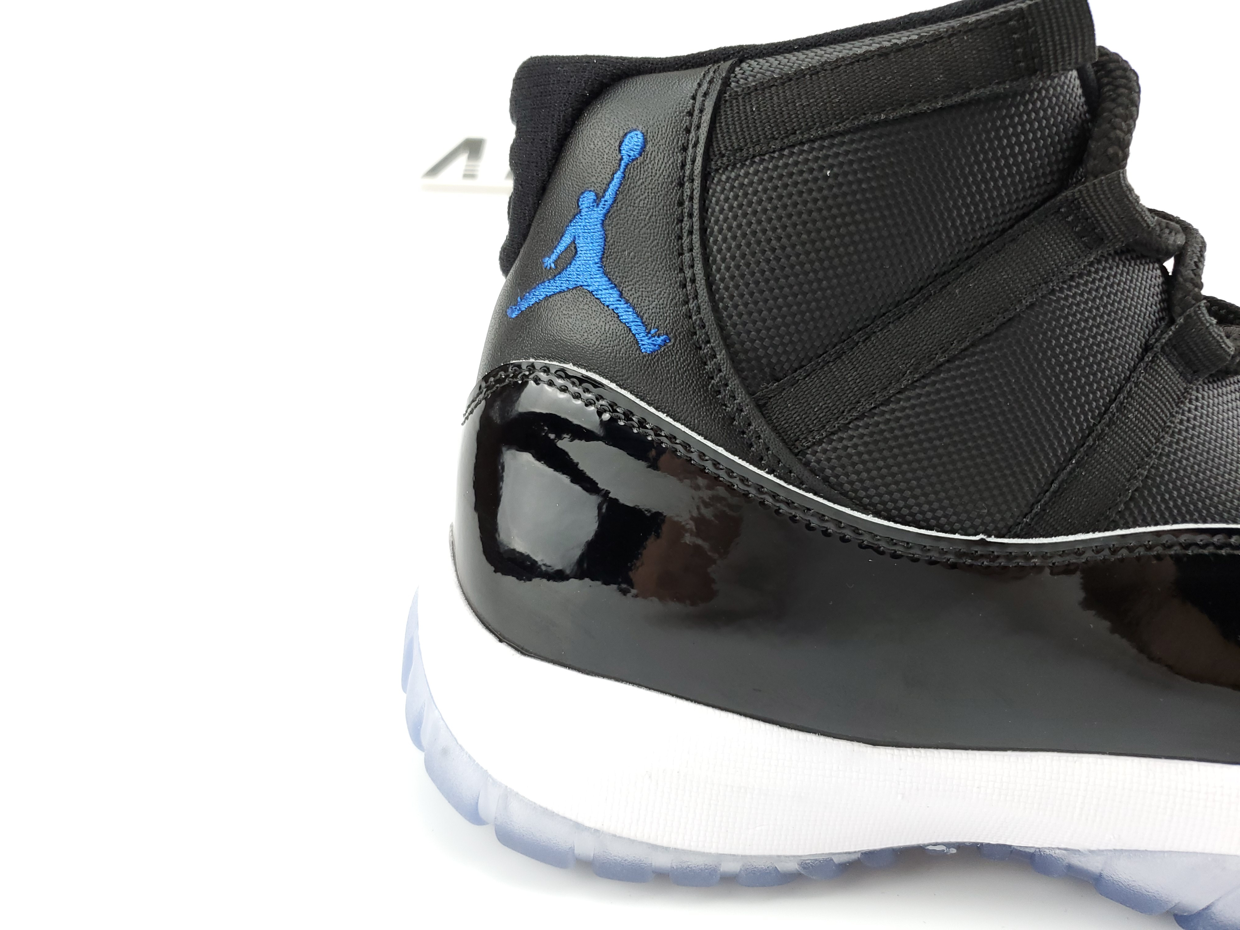 Jordan 11 Retro Space Jam (2016)