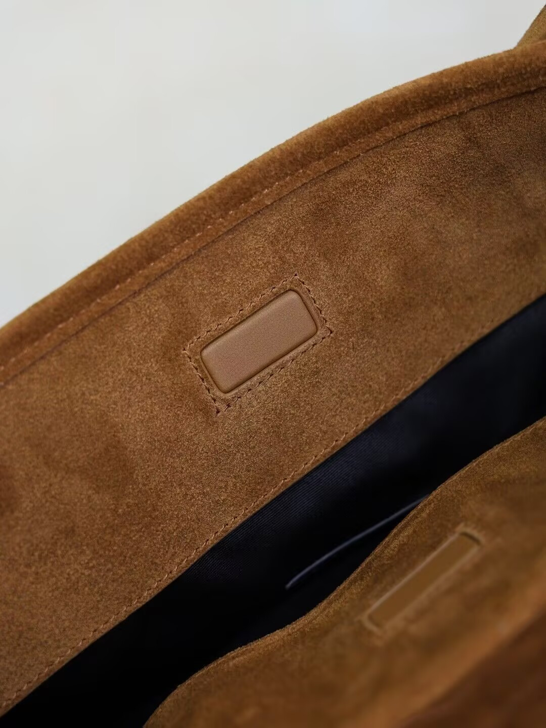 y*l niki S*pple bucket in suede 33x16x40cm