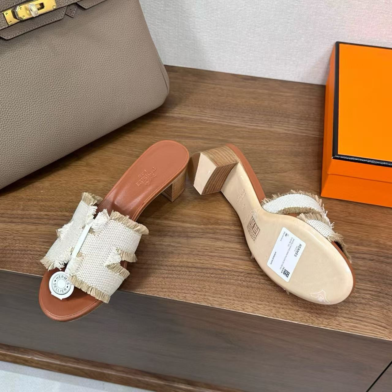 UA Hermès Oasis Sandal