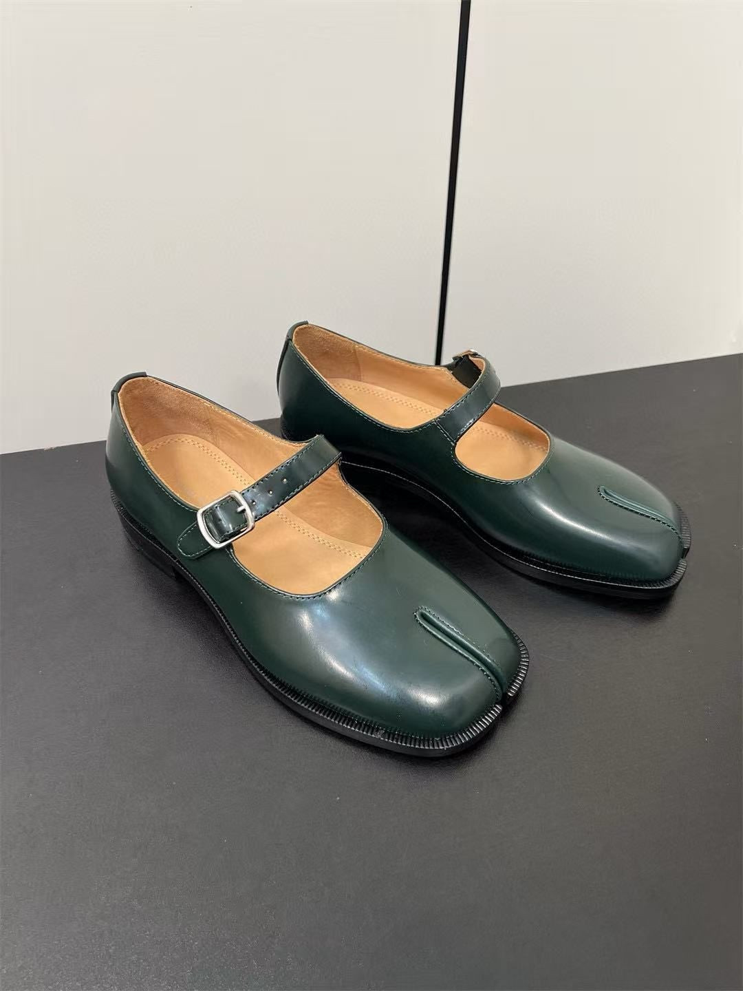 ua ma*s*n Ma*i*la mary jane shoes