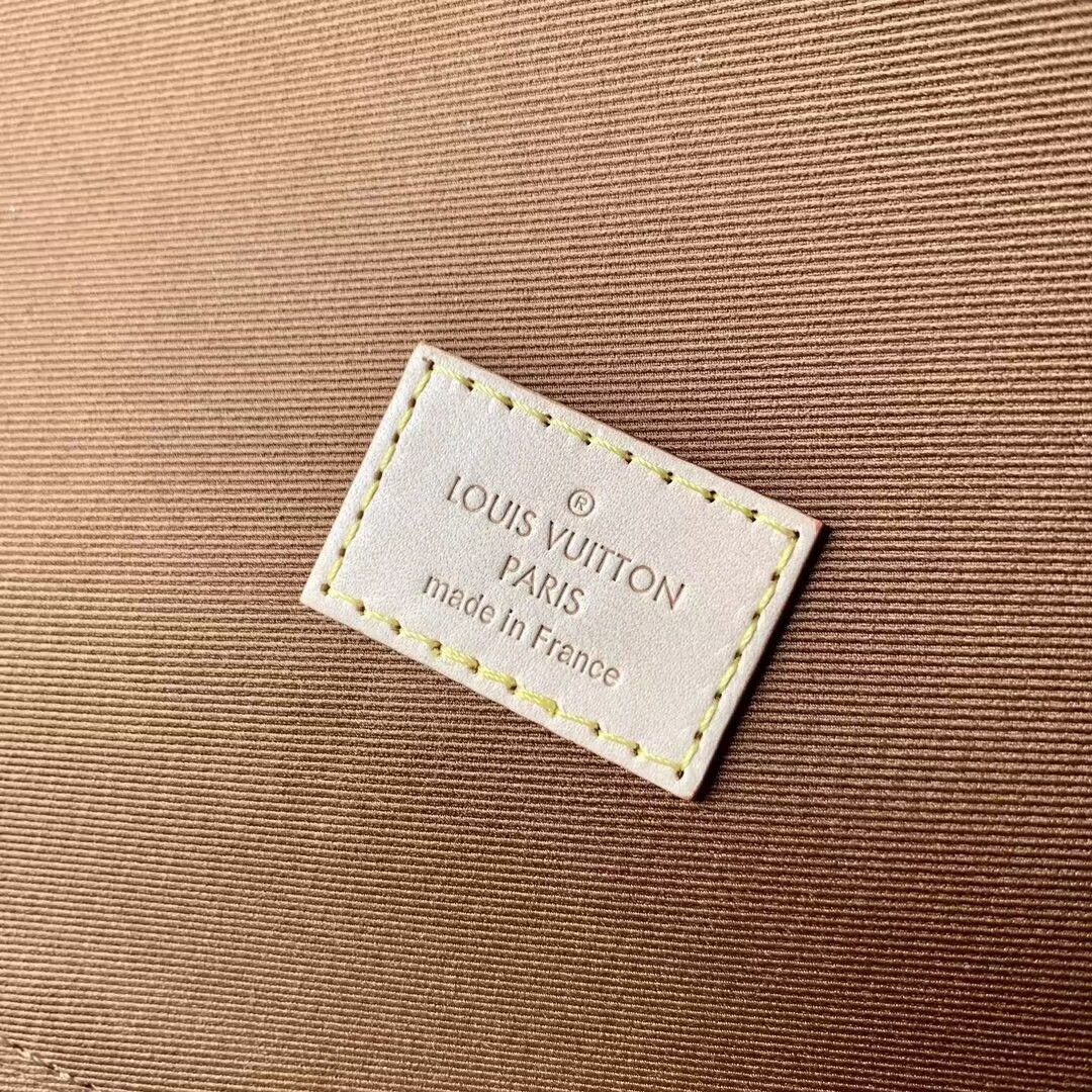 LV Packing Cube MM M43689 22.5x14x8.5cm