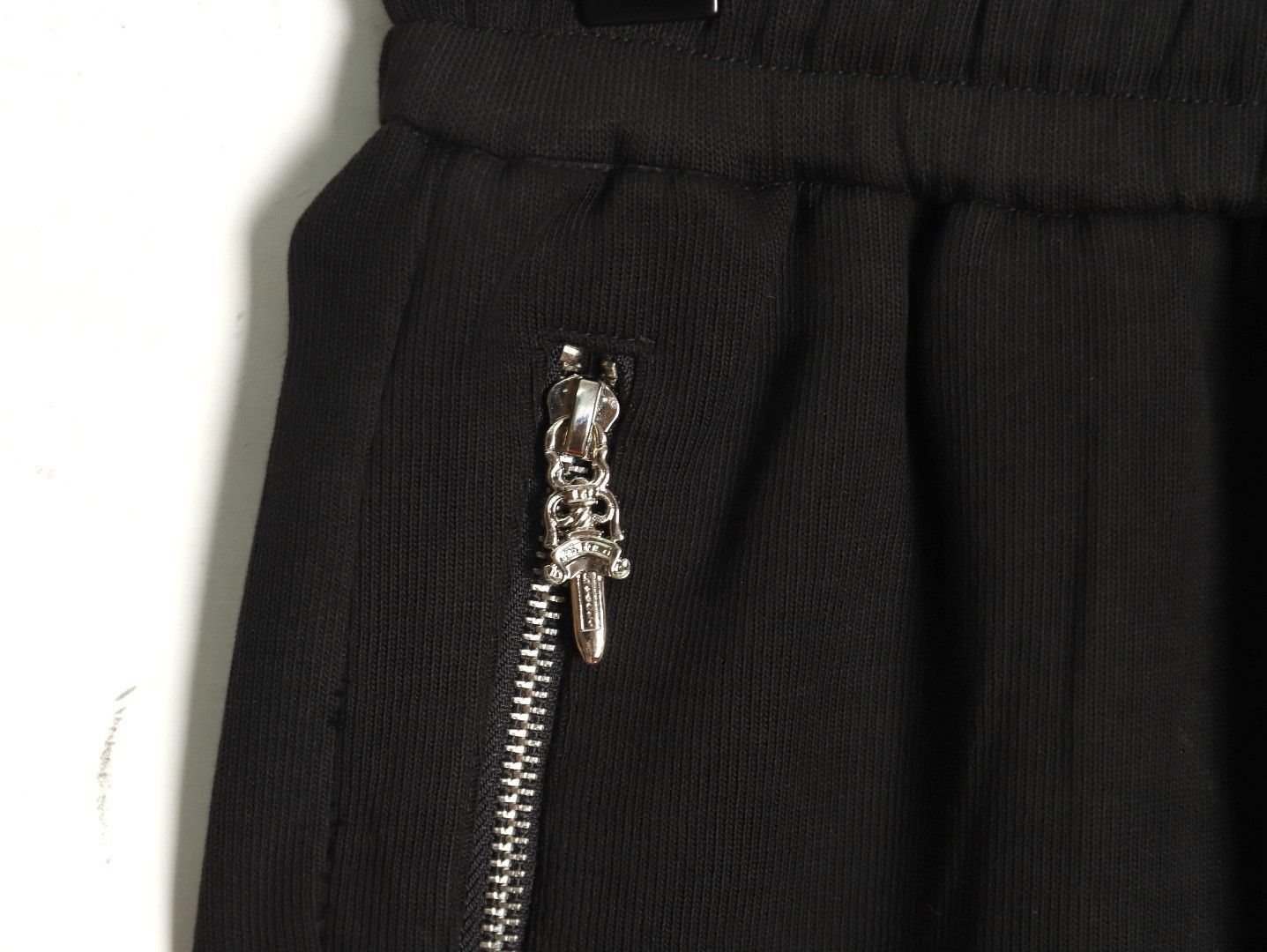 Ch**me He**ts ch pants