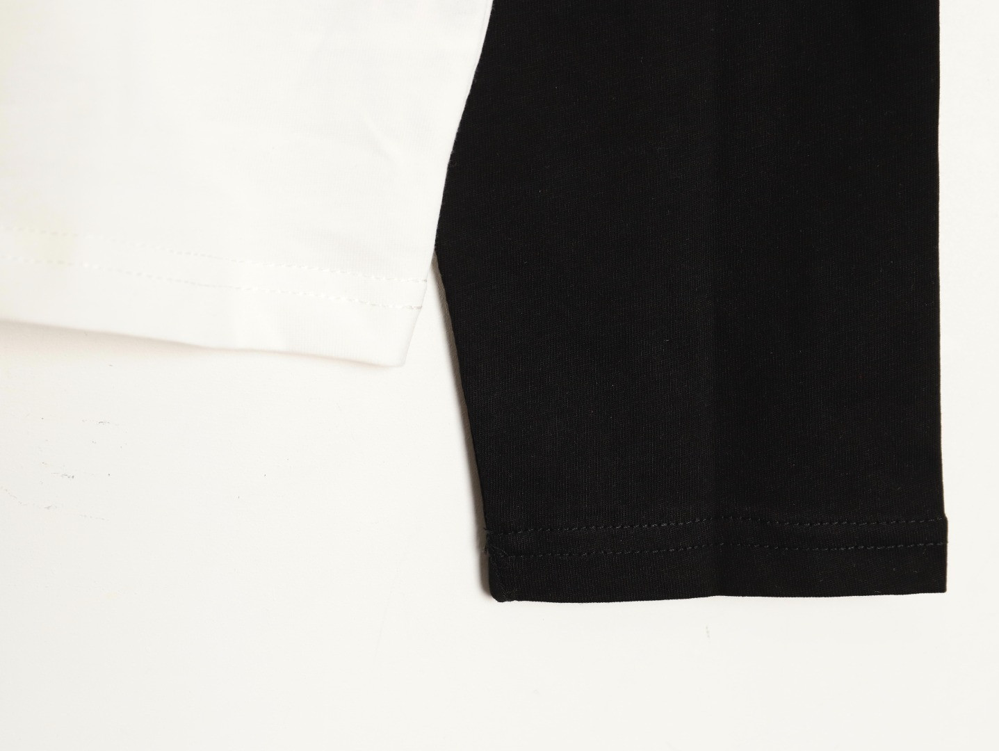 Ch**me He**ts 25fw long-sleeved t-shirt