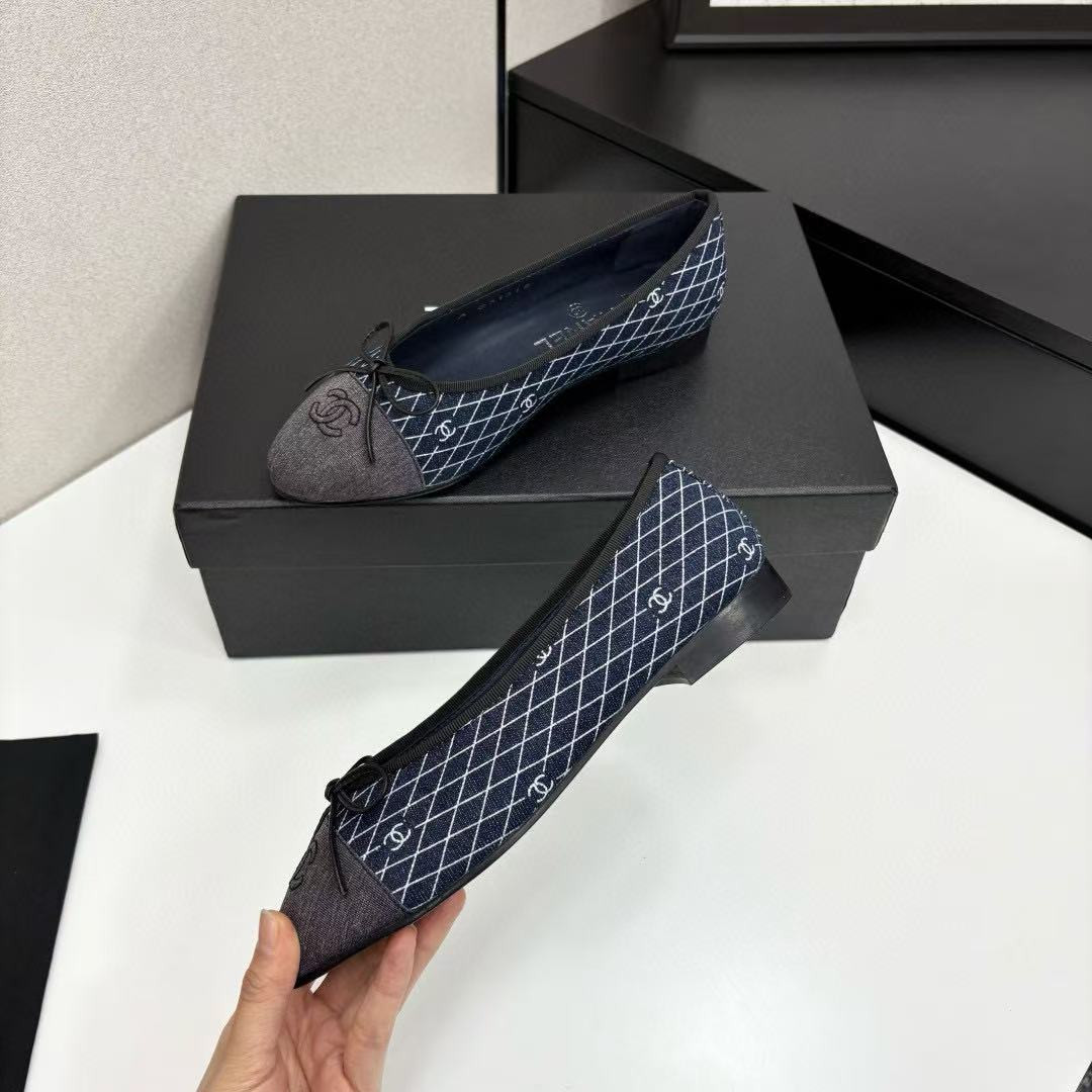 ua Ch*el ballet flats