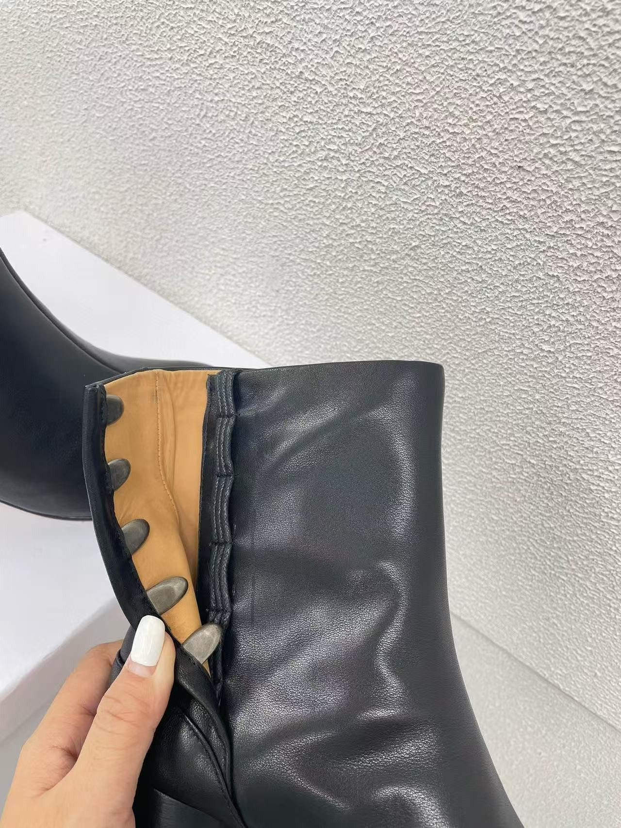 ua ma*s*n Ma*i*la tabi ankle boots