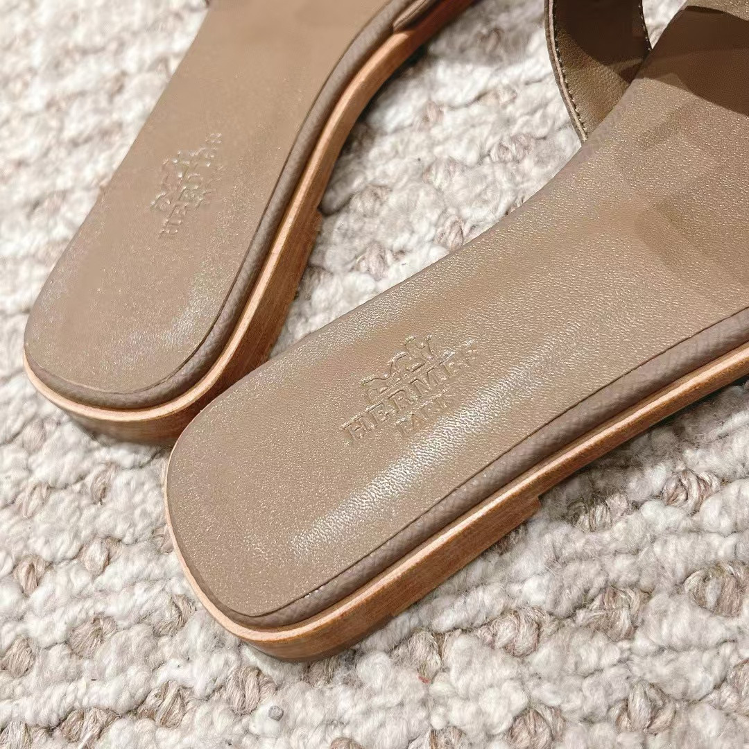 UA Hermès Oran sandal