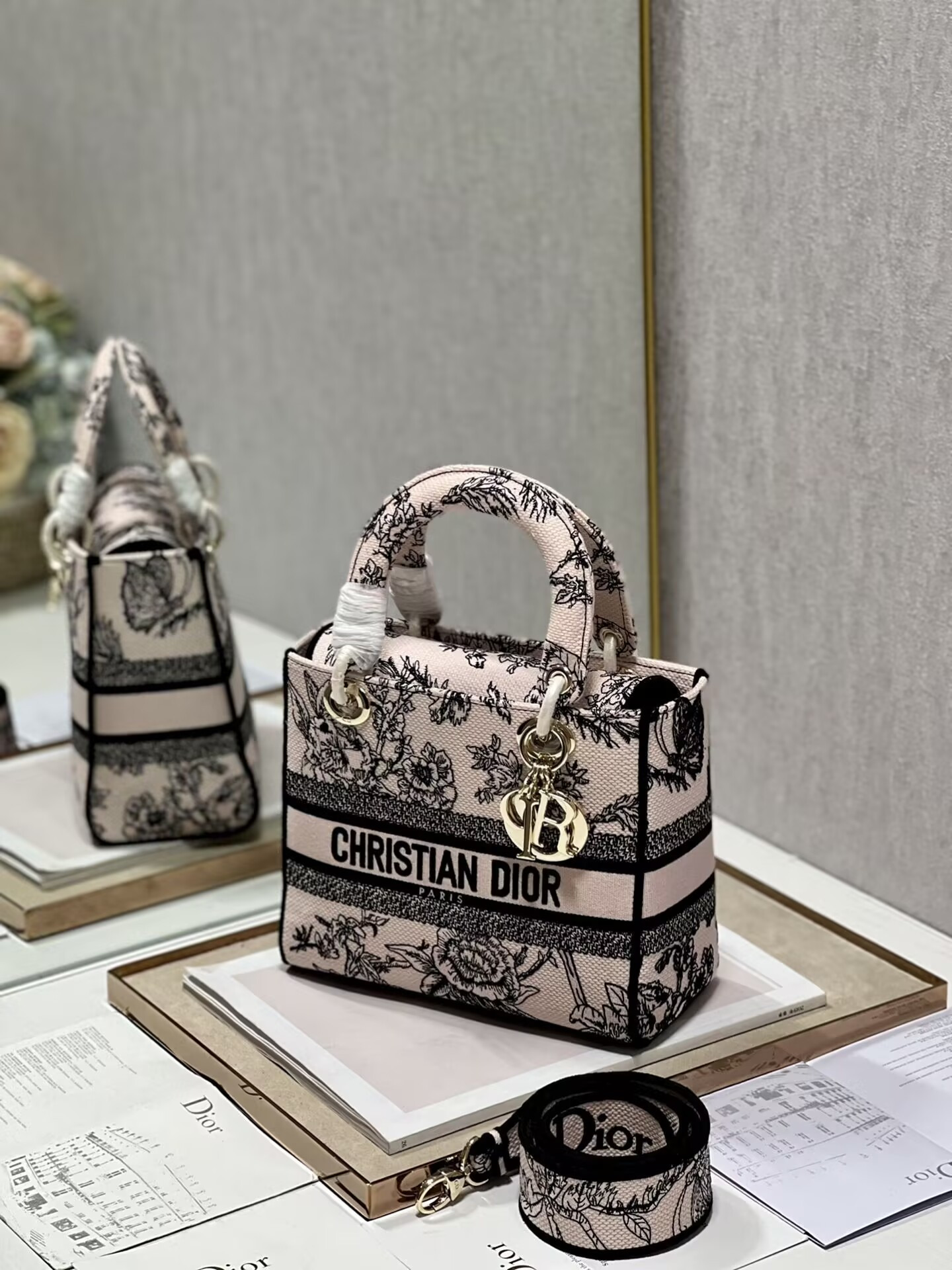 medium D*or lady d-lite bag 24 x 20 x 11 cm