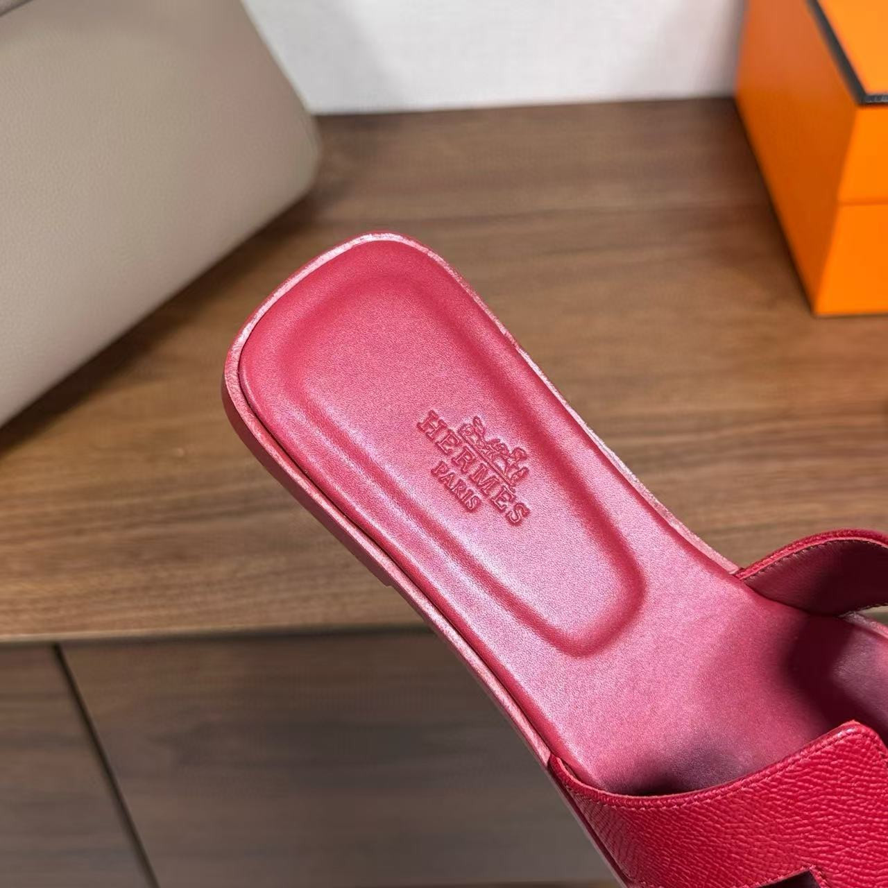 UA Hermès Oran sandal
