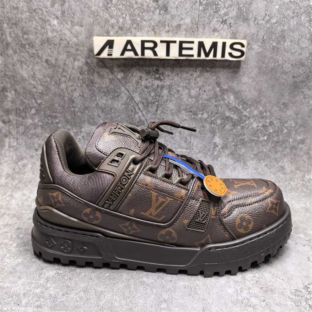 UA LV Trainer Sneaker