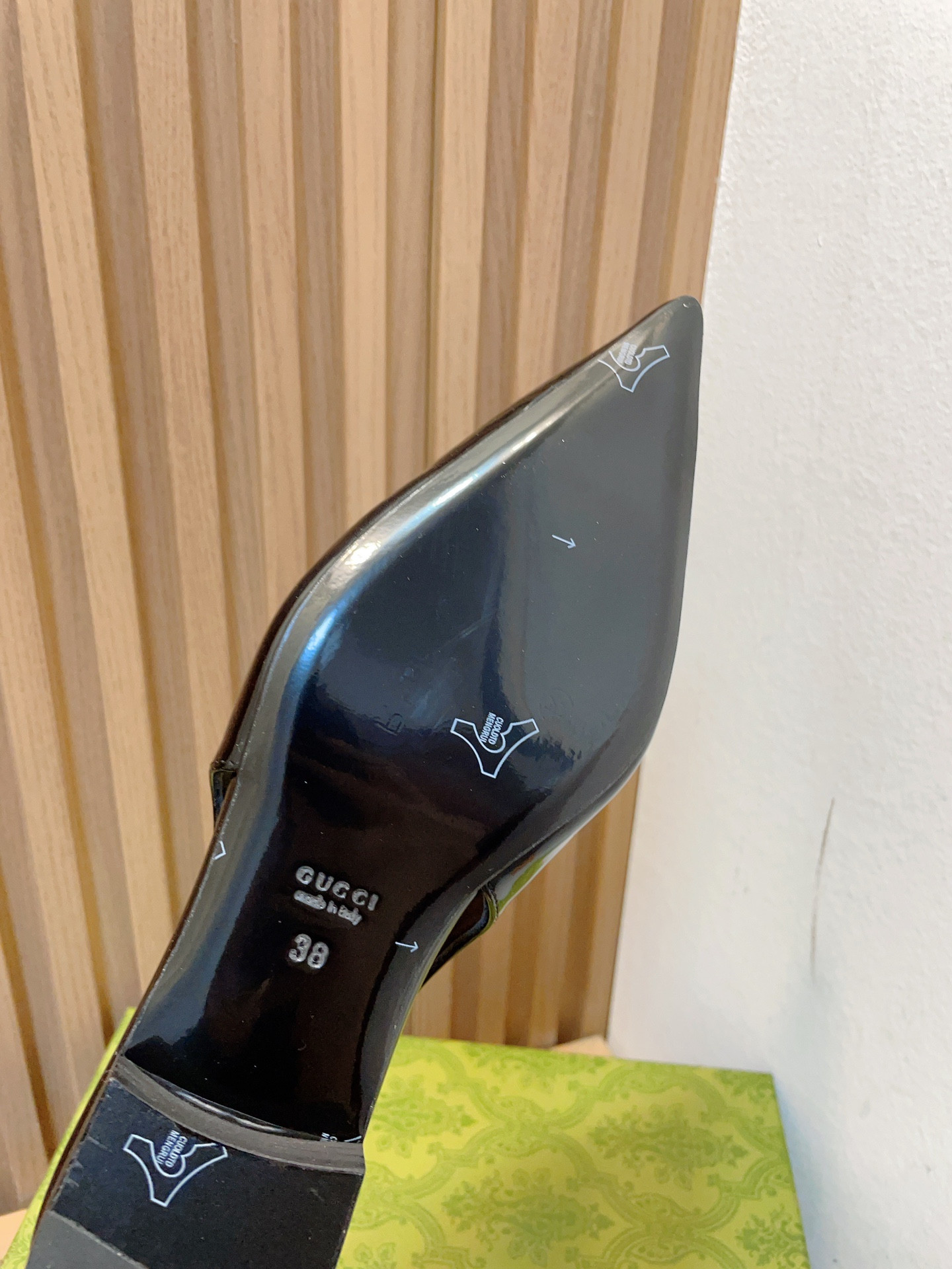 G*u*i signoria slingback pump flat shoes