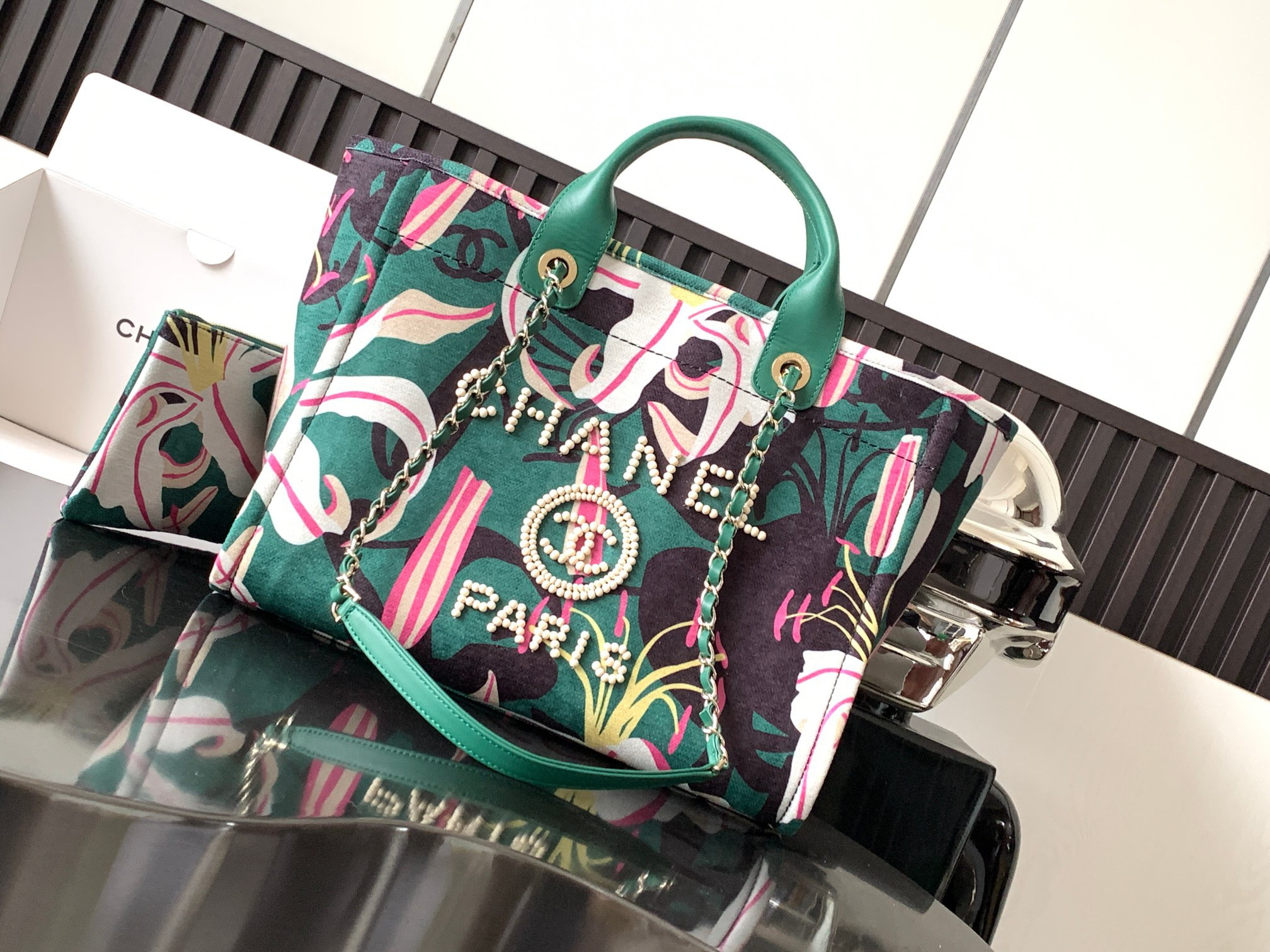 Ch*el shopping bag 35x27x16cm (bag opening 41cm)