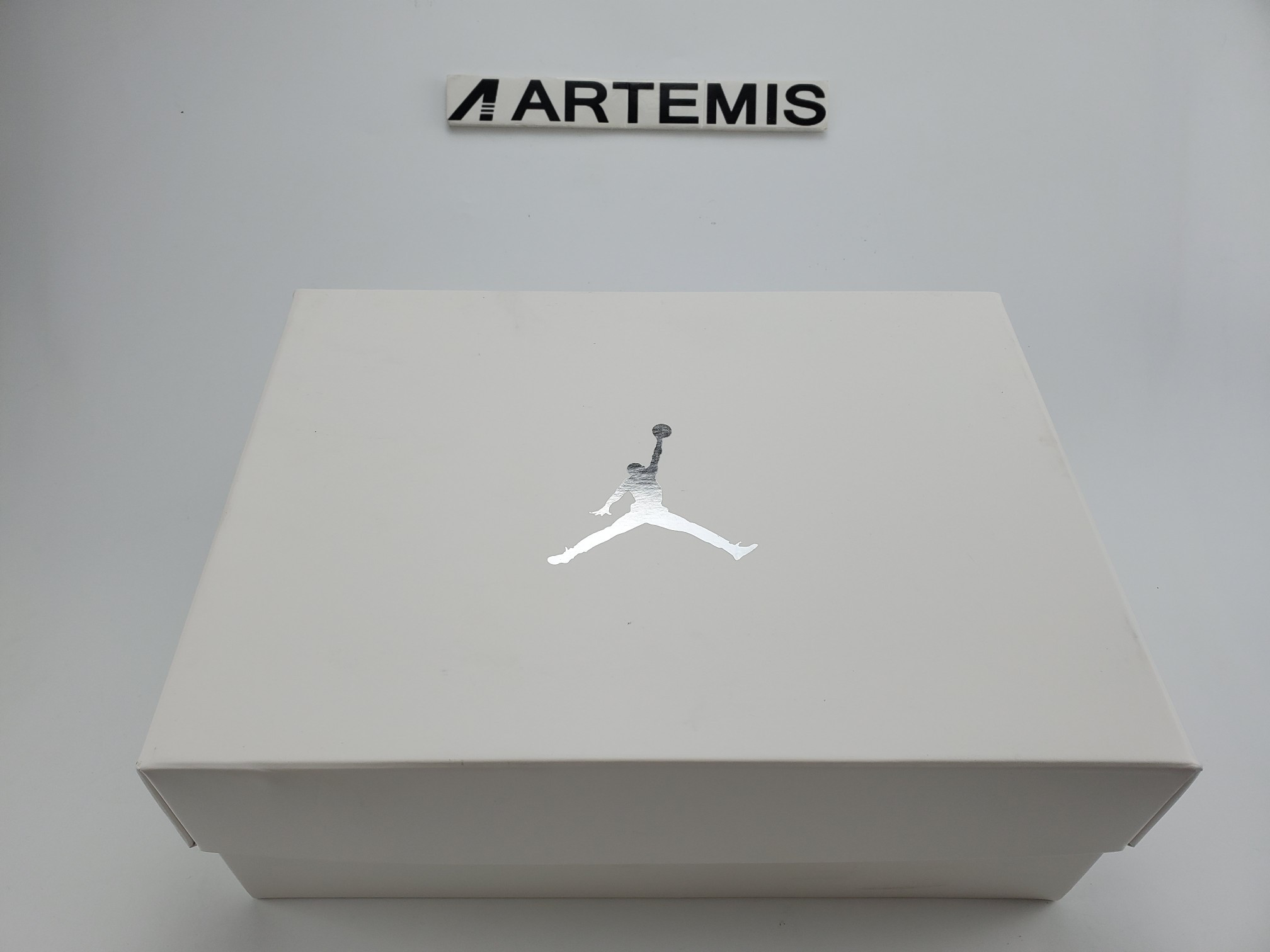 Air Jordan 11 Retro White Metallic Silver