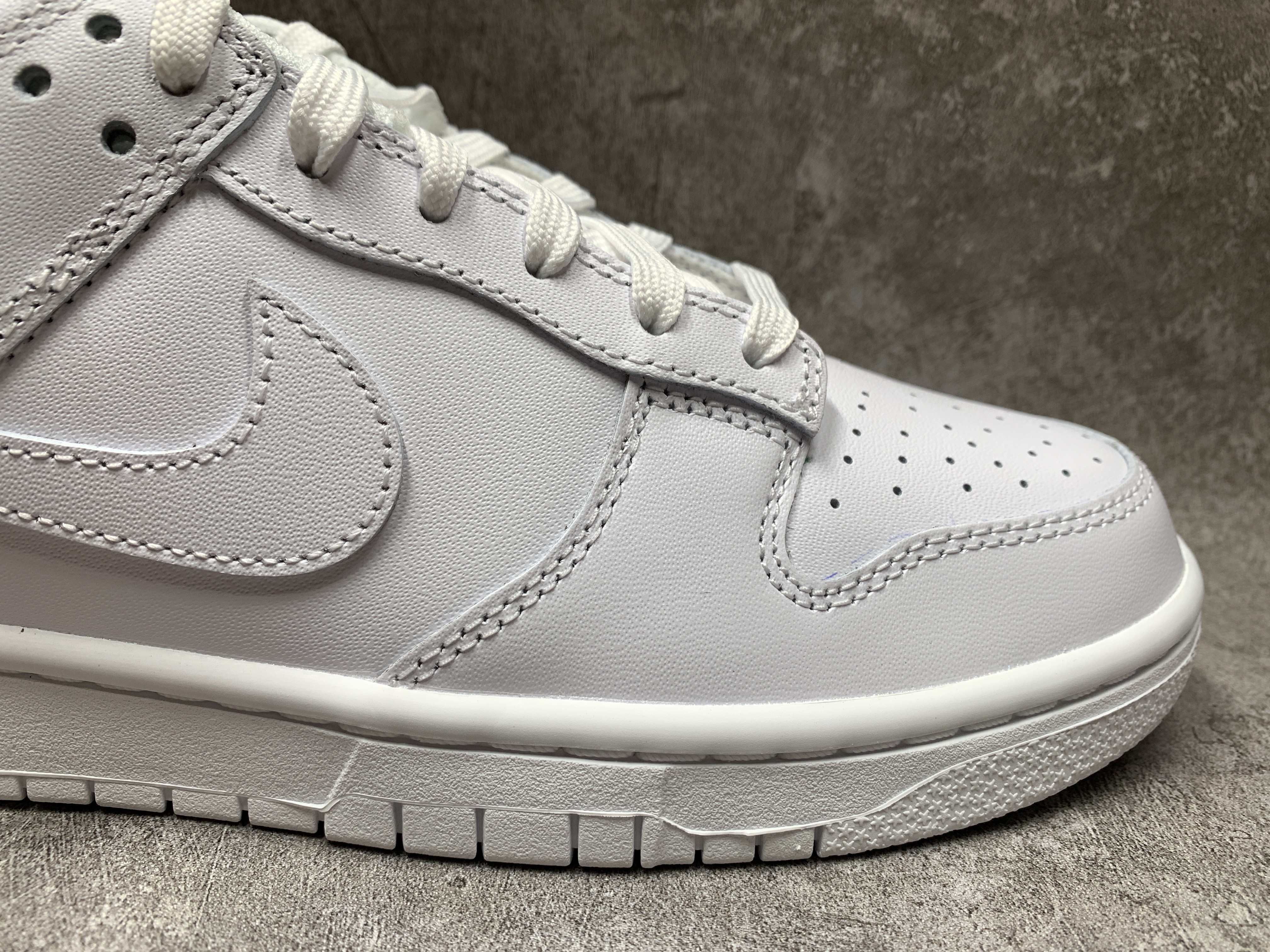 Nike Dunk Low Triple White