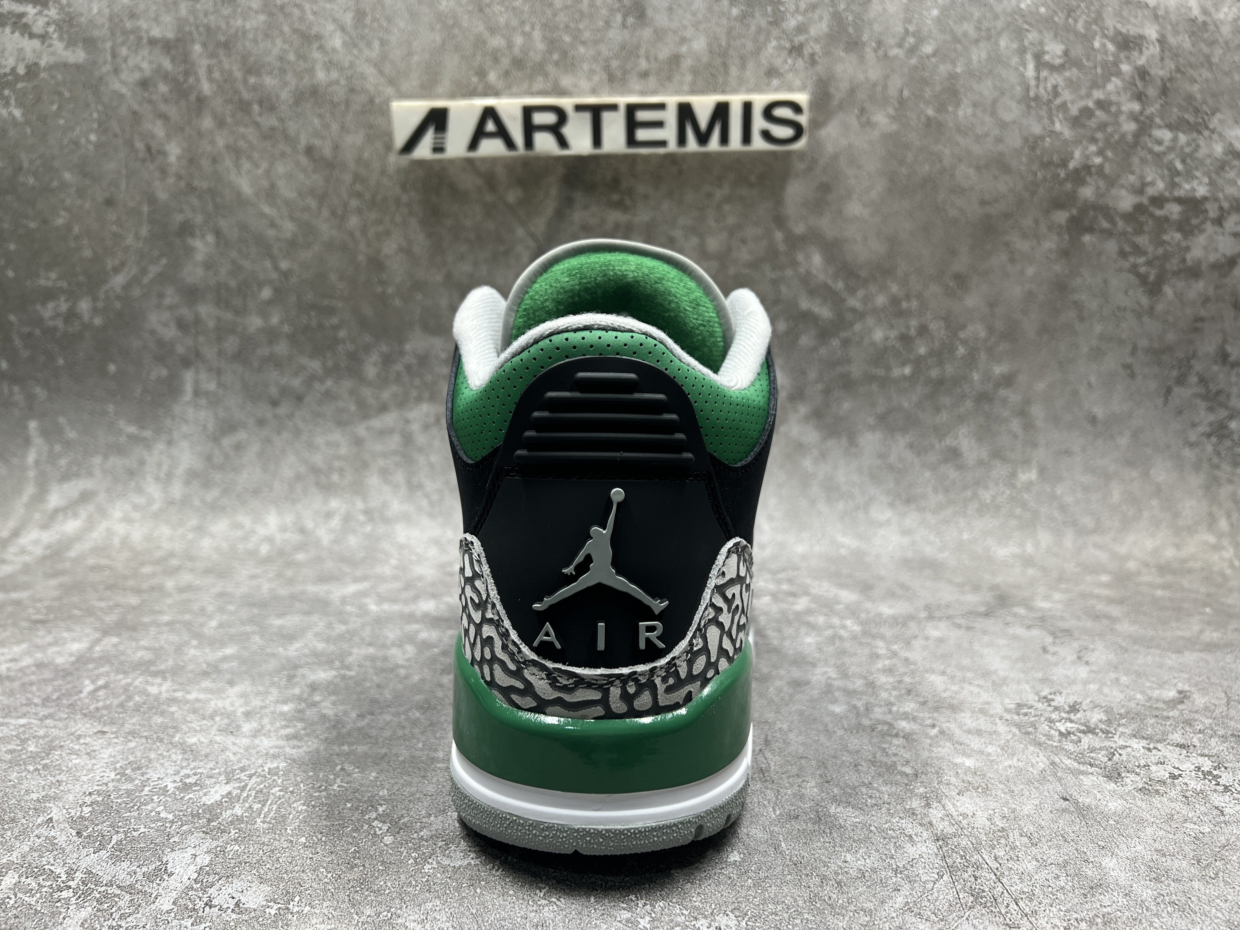 Air Jordan 3 Retro Pine Green