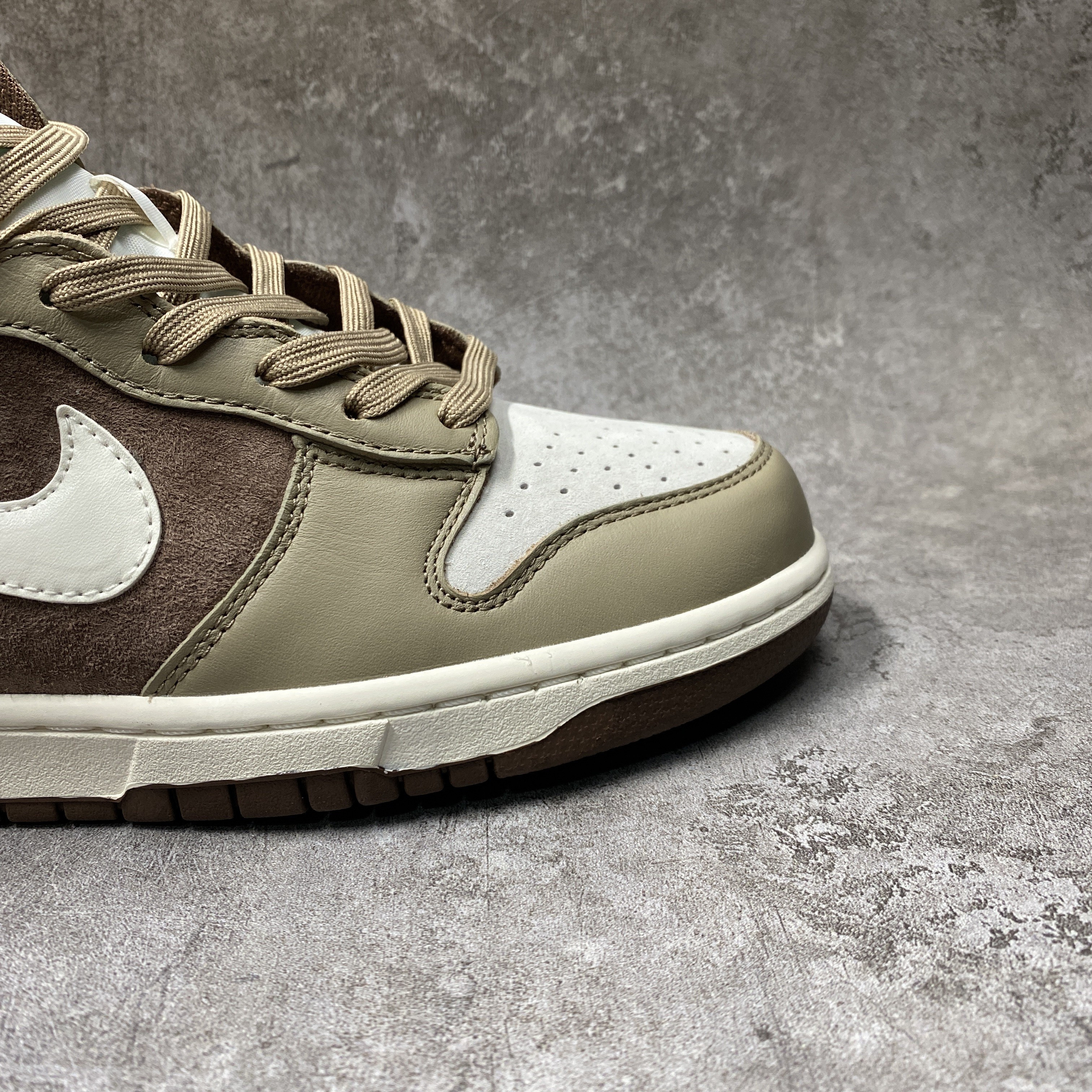 Nike Dunk High Light Chocolate