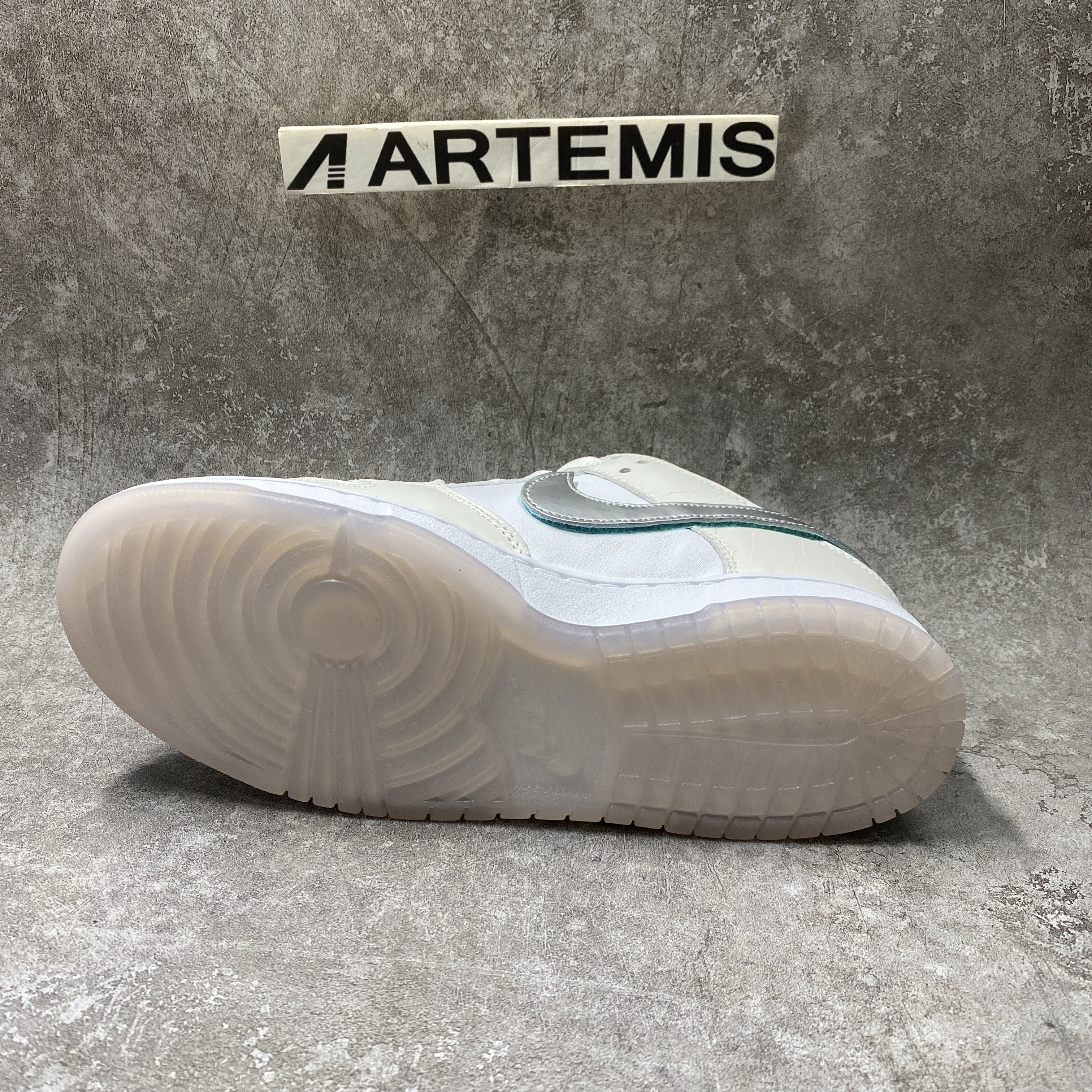 nike sb dunk low Di*m*nd s*pply co white Di*m*nd