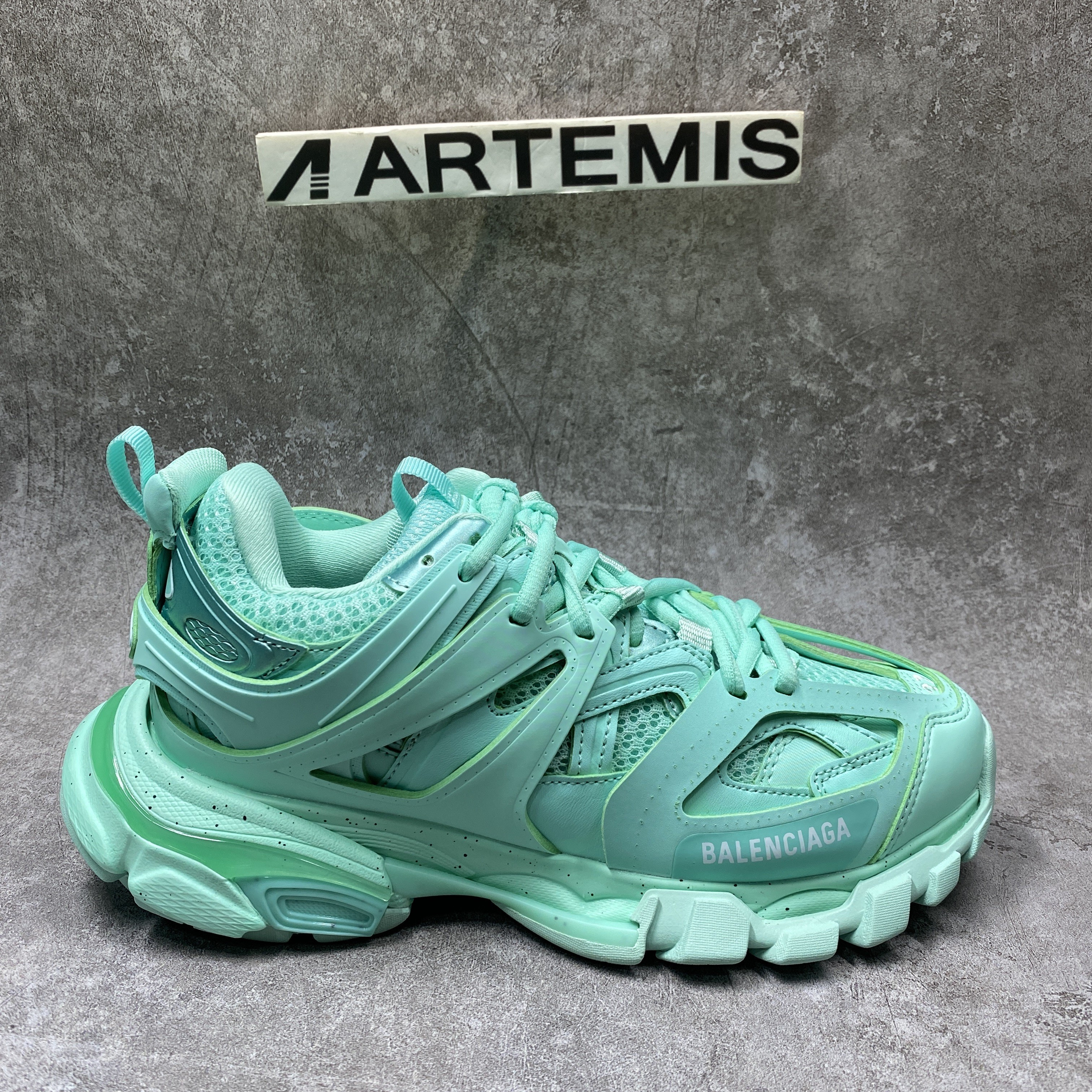 Balenciga Wmns Track Trainer Light Blue