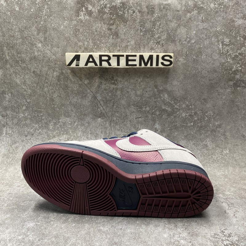 Nike SB Dunk Low Atmosphere Grey True Berry