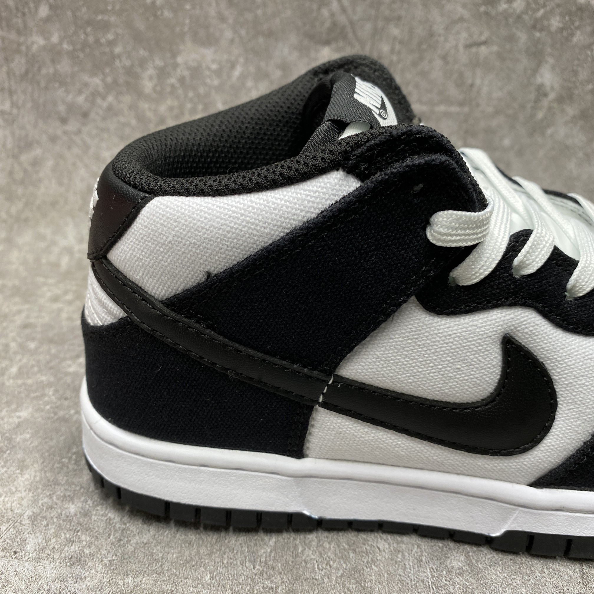 Nike Dunk Mid Panda