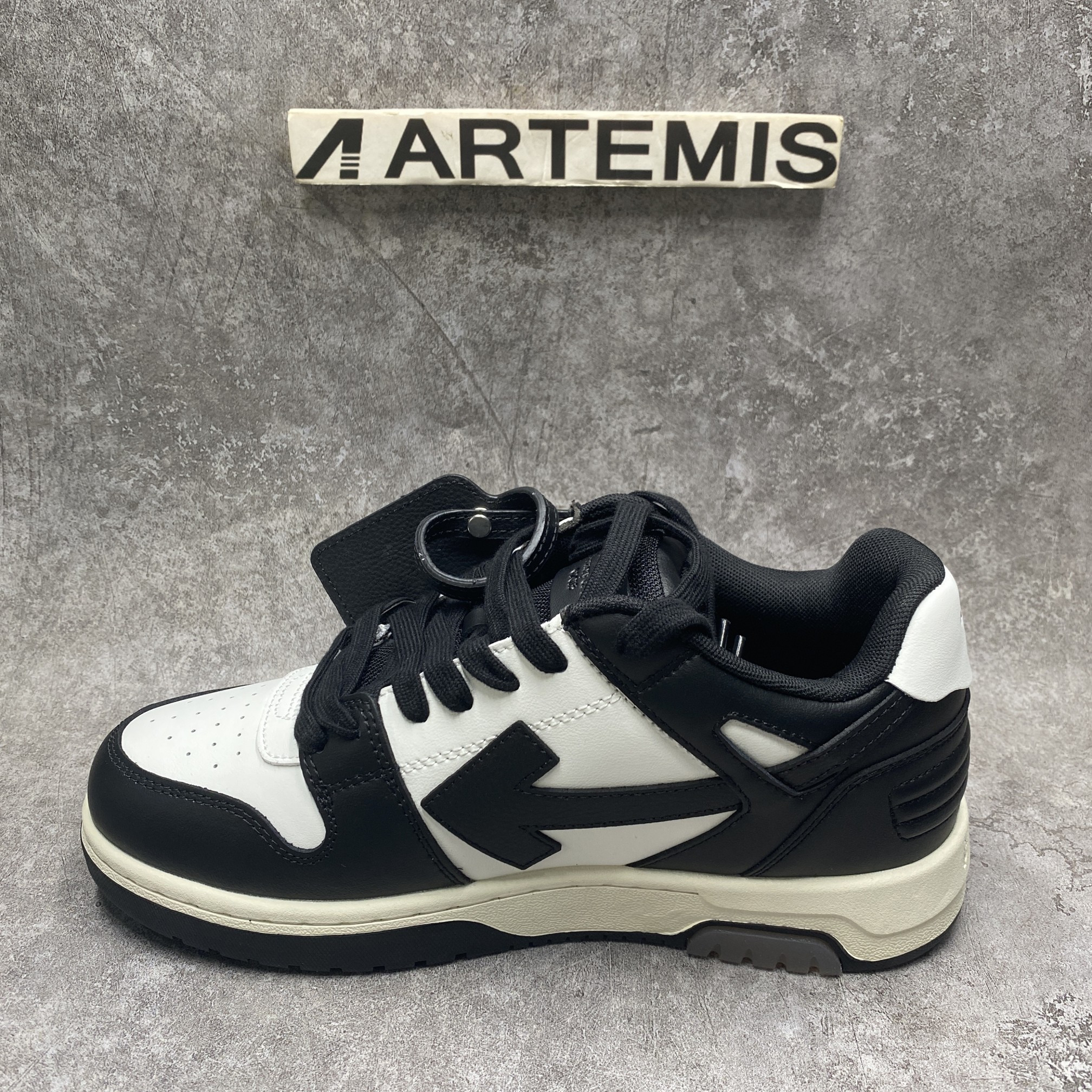 OFF-WHITE Out Of Office Black and White