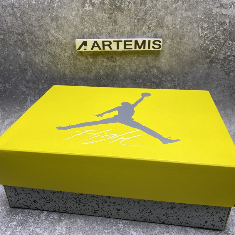 Air Jordan 4 Retro Lightning (2021)