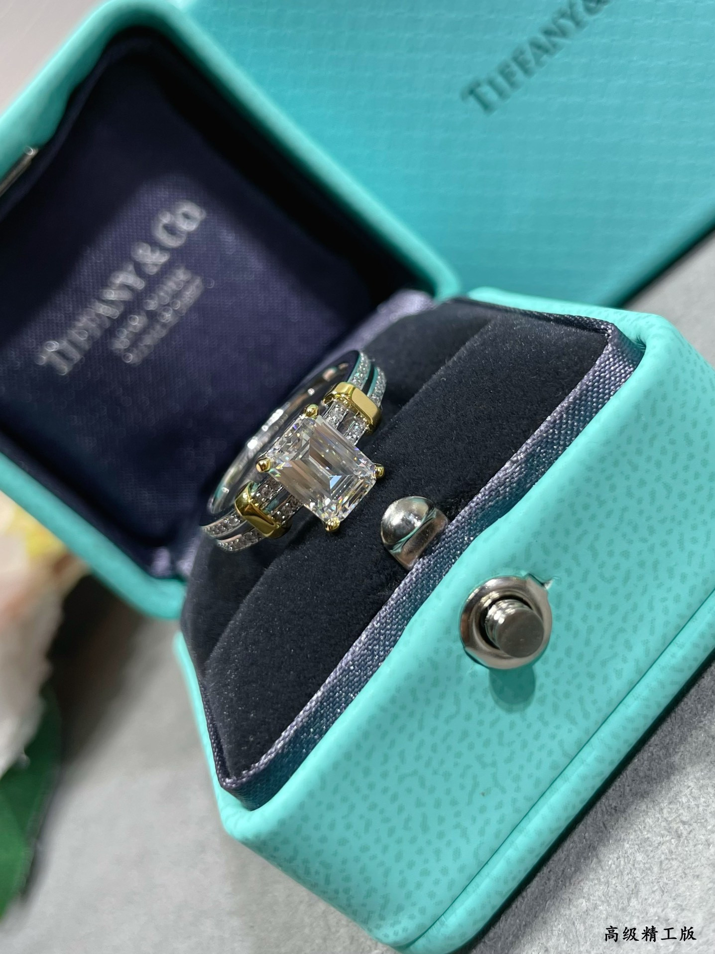 t*f*ny & co. mixed-metal white Di*m*nd ring ag925