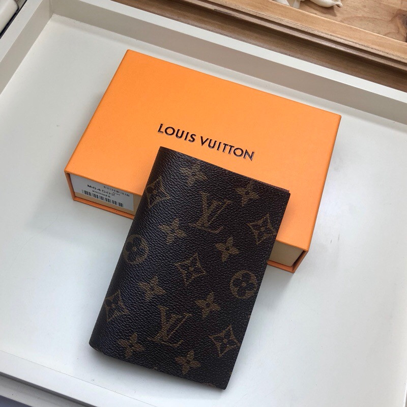 LV Passport cover M64502