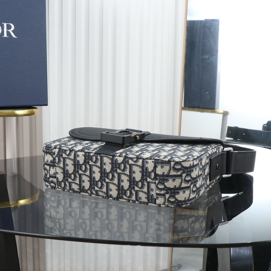 D*or saddle messenger bag with flap 23 x18 x6cm