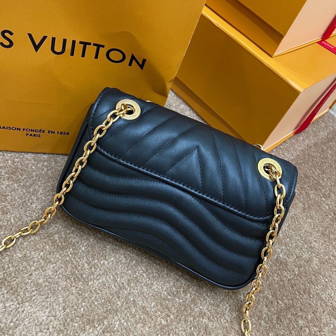 LV NEW WAVE CHAIN BAG PM M20687