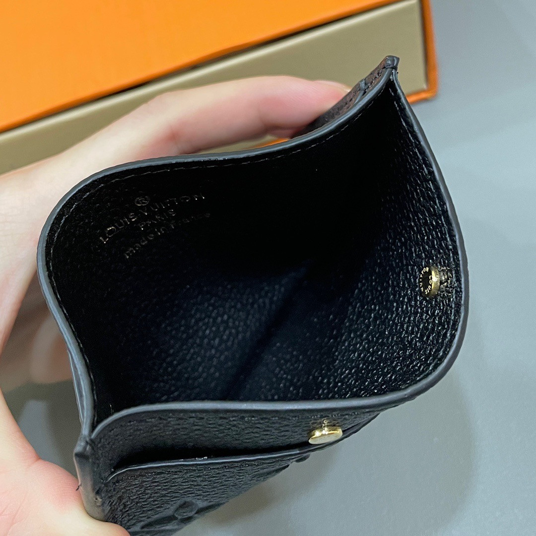 LV CARD HOLDER M81282