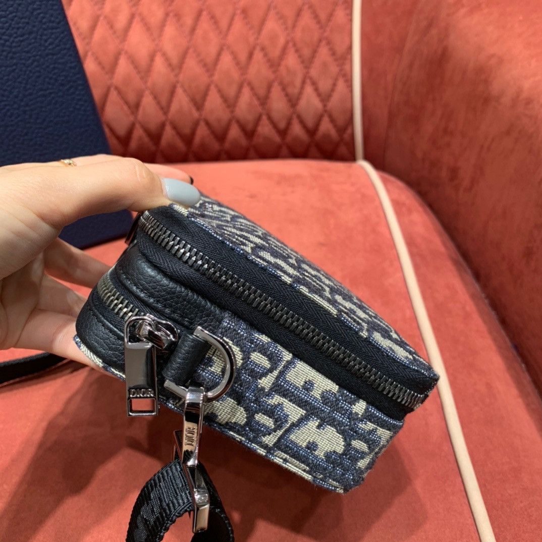 D*or pouch with shoulder strap 17cm