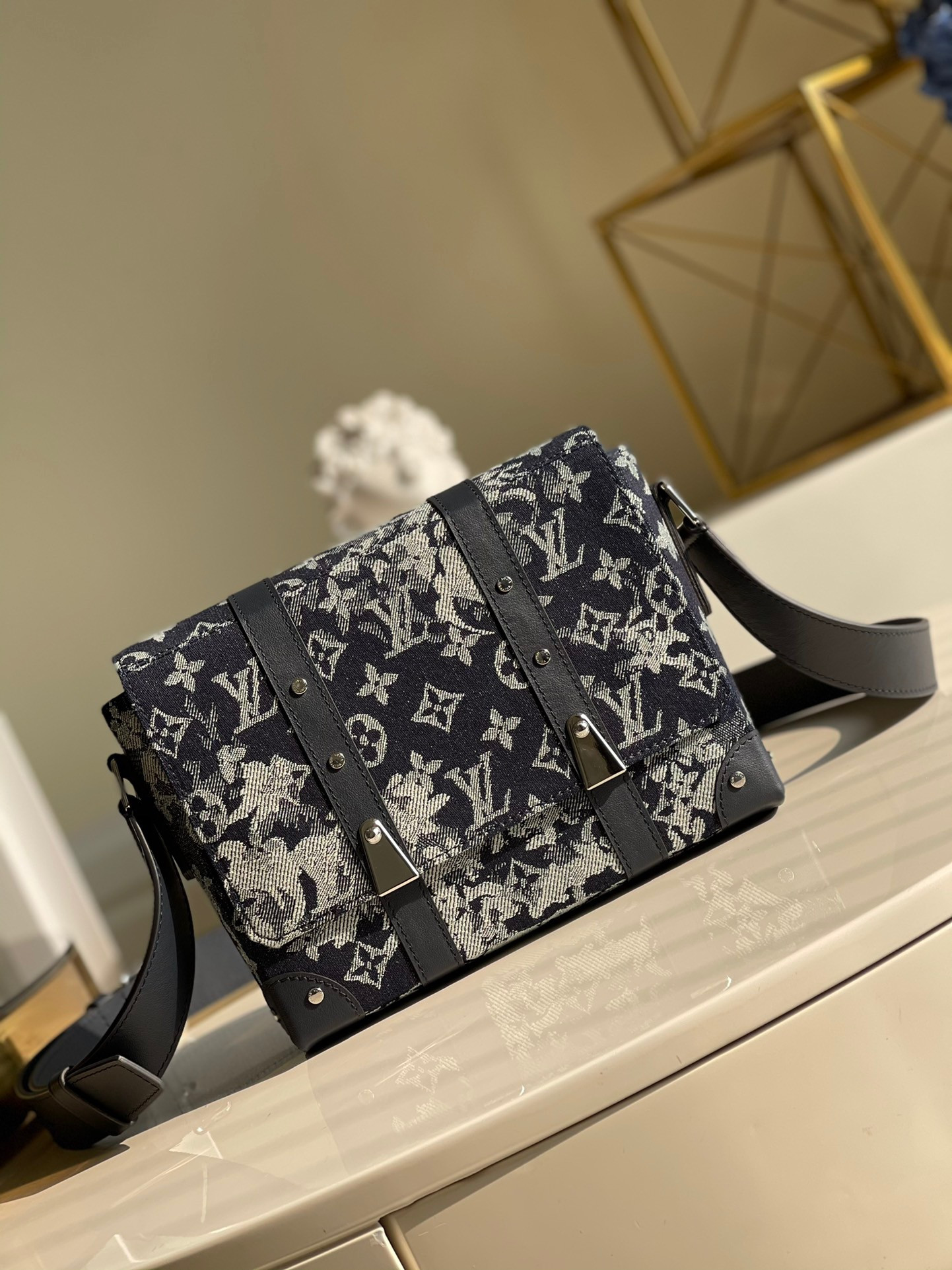 LV TRUNK MESSENGER M57282