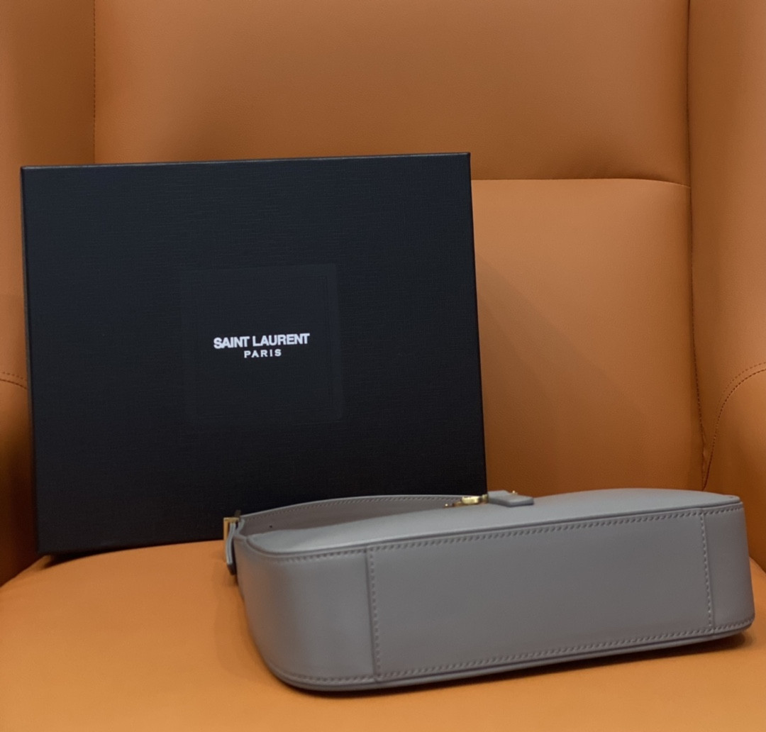 Y*L le 5 À 7 in smooth leather storm 23 x 16 x 6.5 cm