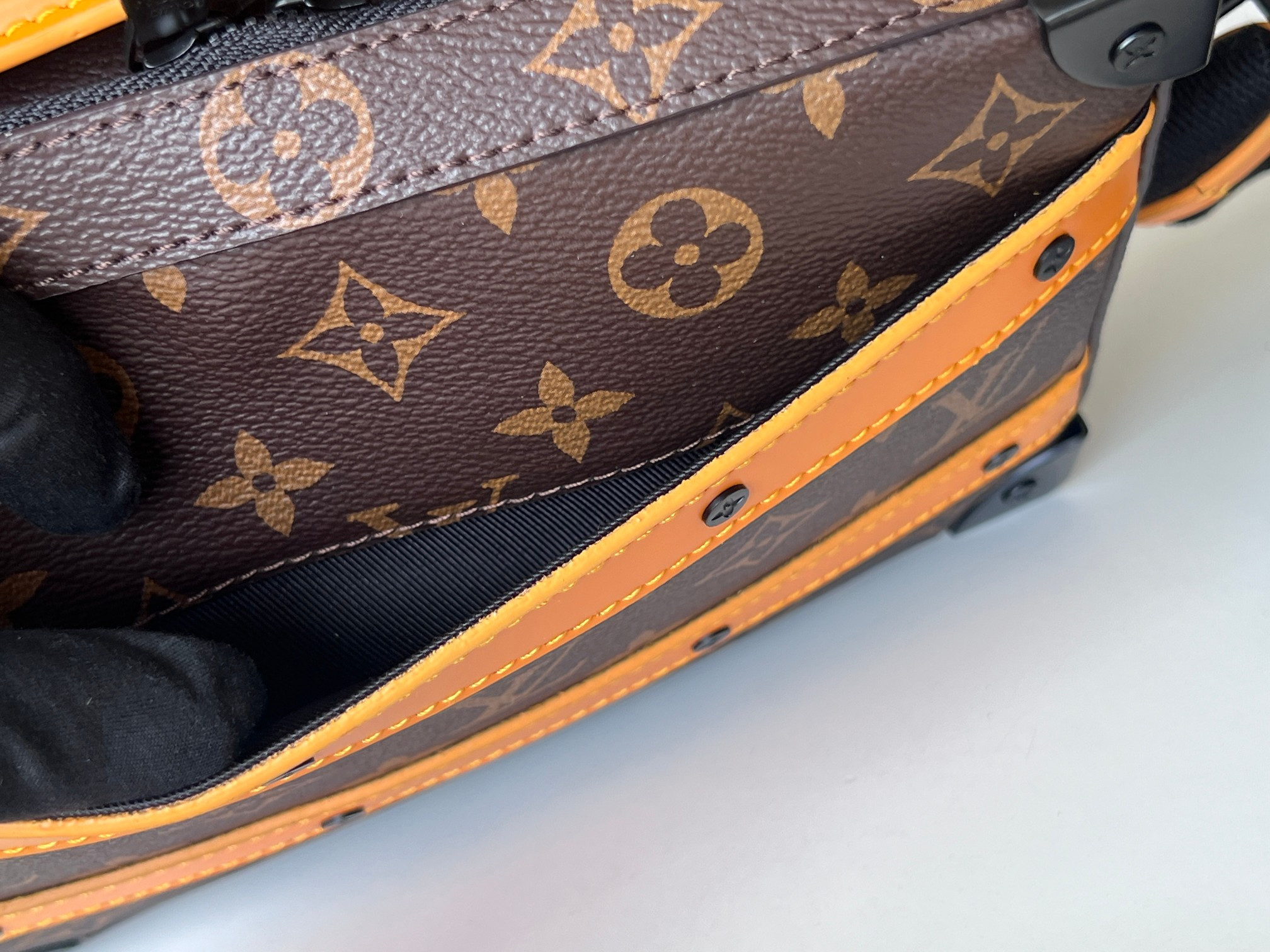 LV  Handle Soft Trunk M46689 21.5x15x7cm