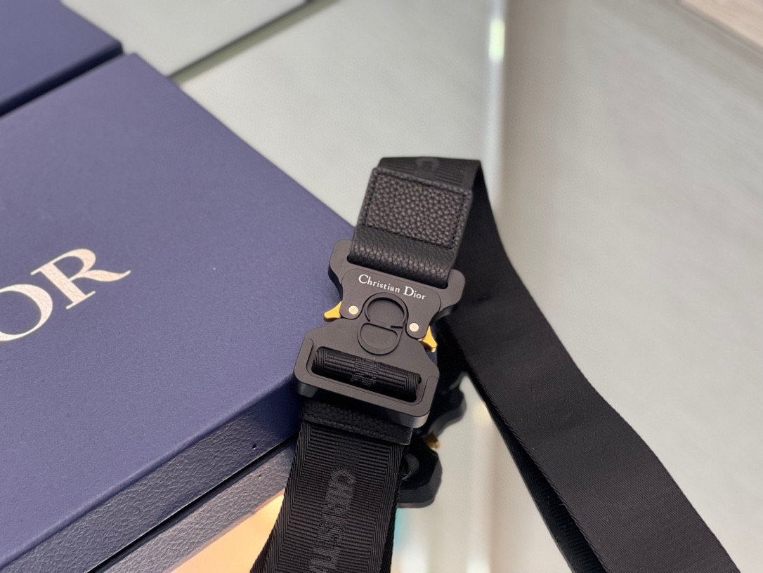 ch**an D*or saddle crossbody bag oblique canvas 26 x 19 x 4.5 cm