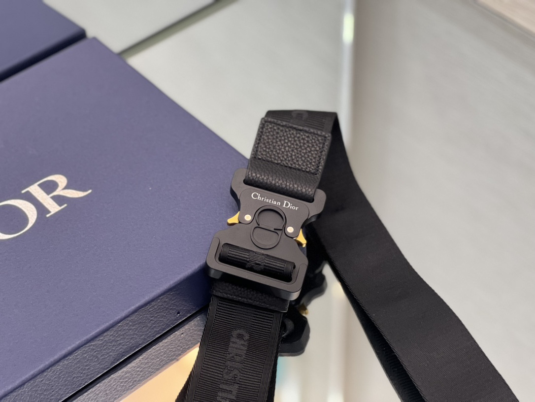 D*or saddle bag black grained calfskin 26 x 19 x 4.5 cm