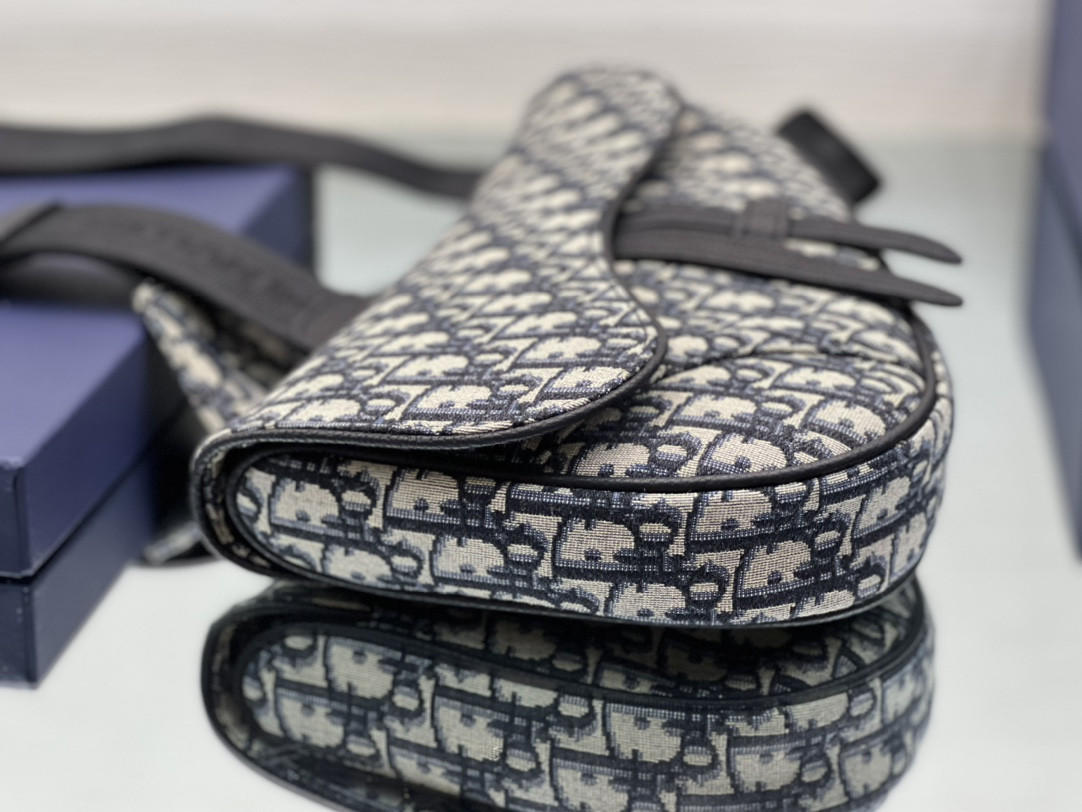 D*or saddle bag beige and black D*or oblique jacquard 26 x 19 x 4.5 cm