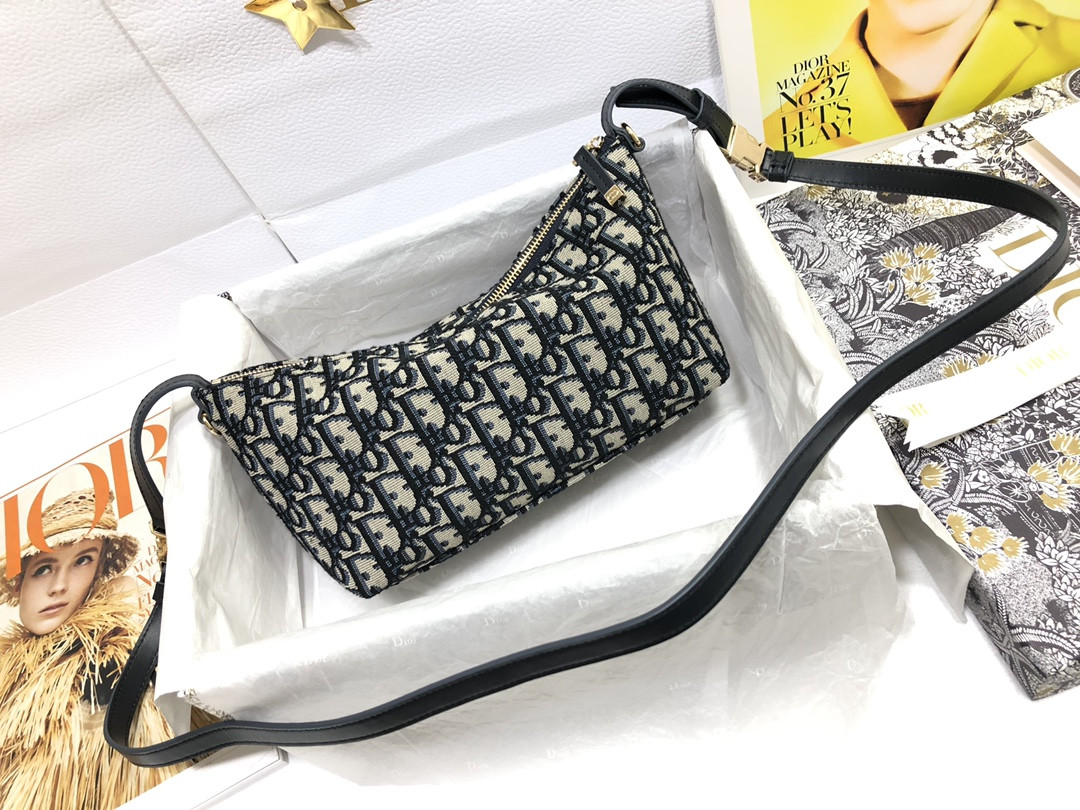 medium D*or travel nomad pouch