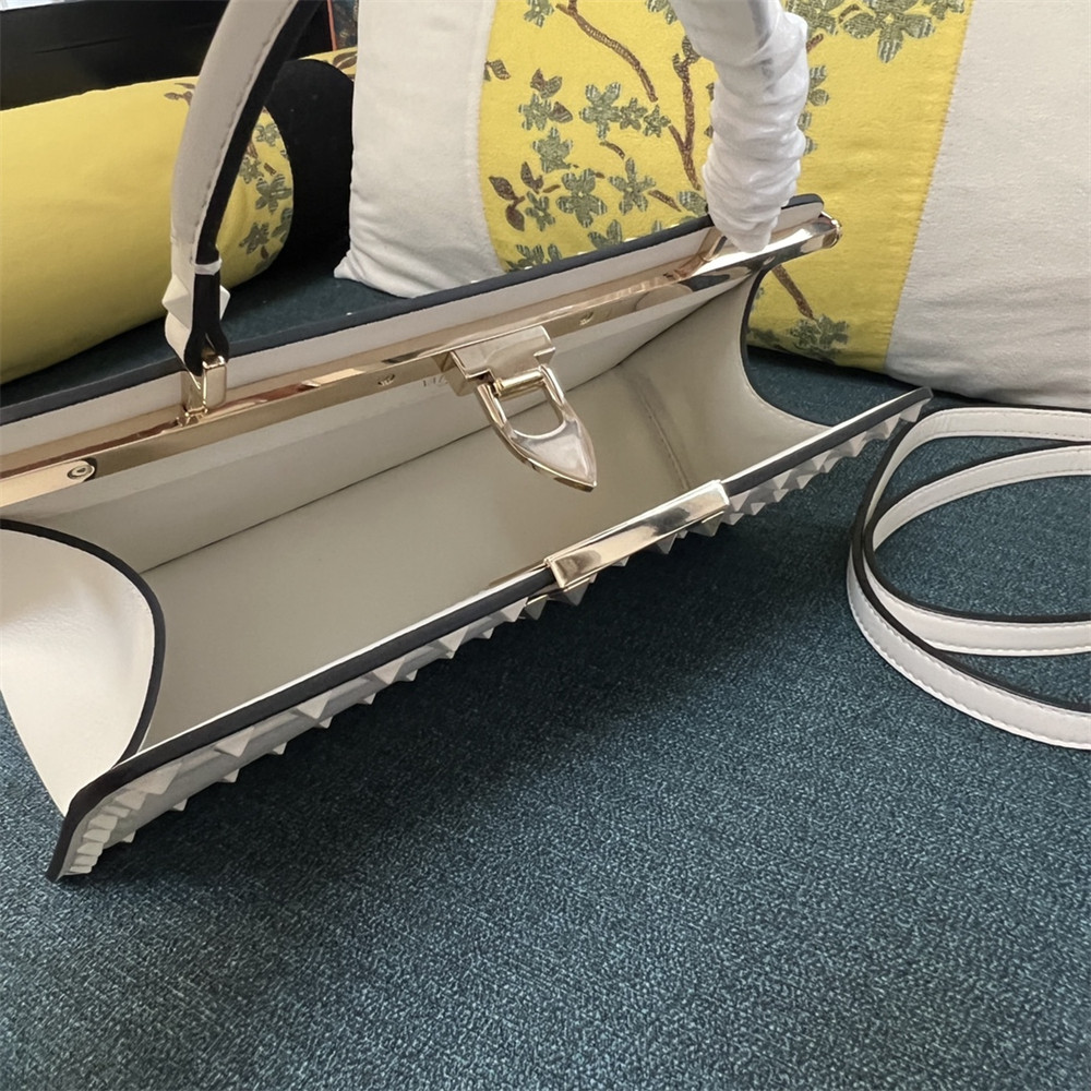 VALENTINO GARAVANI ROCKSTUD23 smooth calfskin handbag white