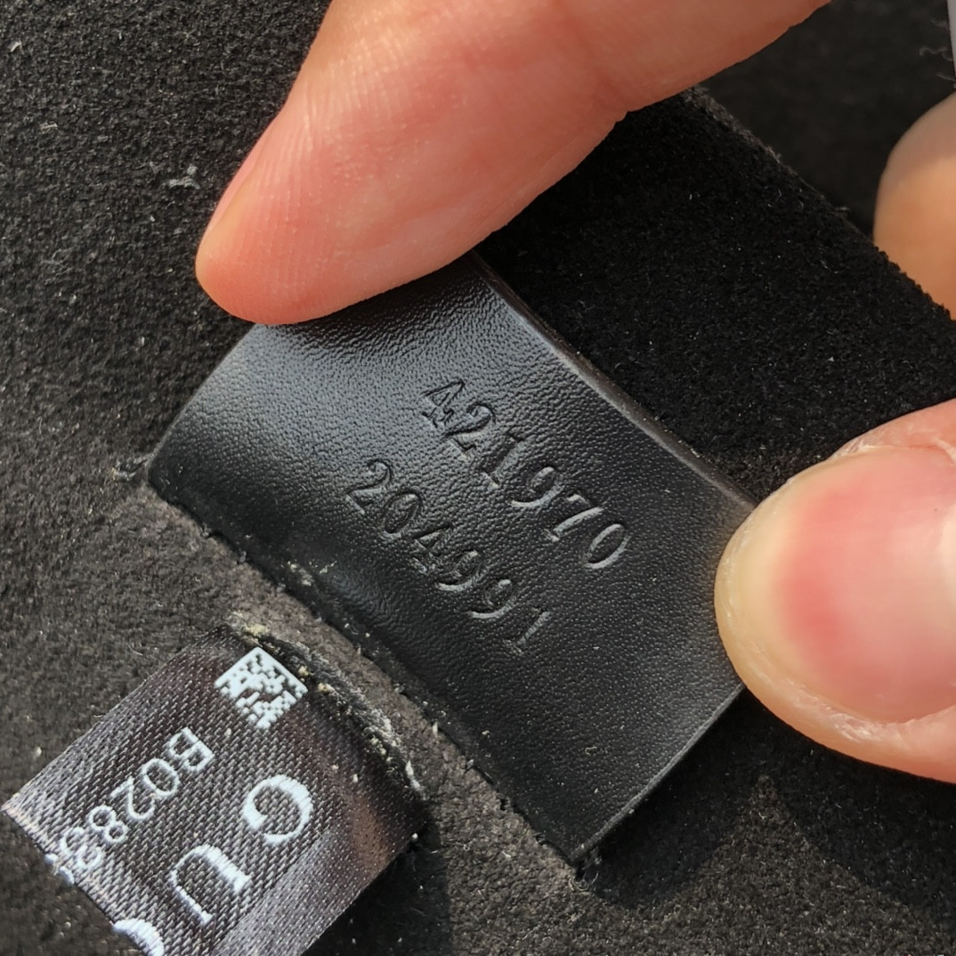 G*u*i dionysus small shoulder bag 11"wx7"hx3.5"d