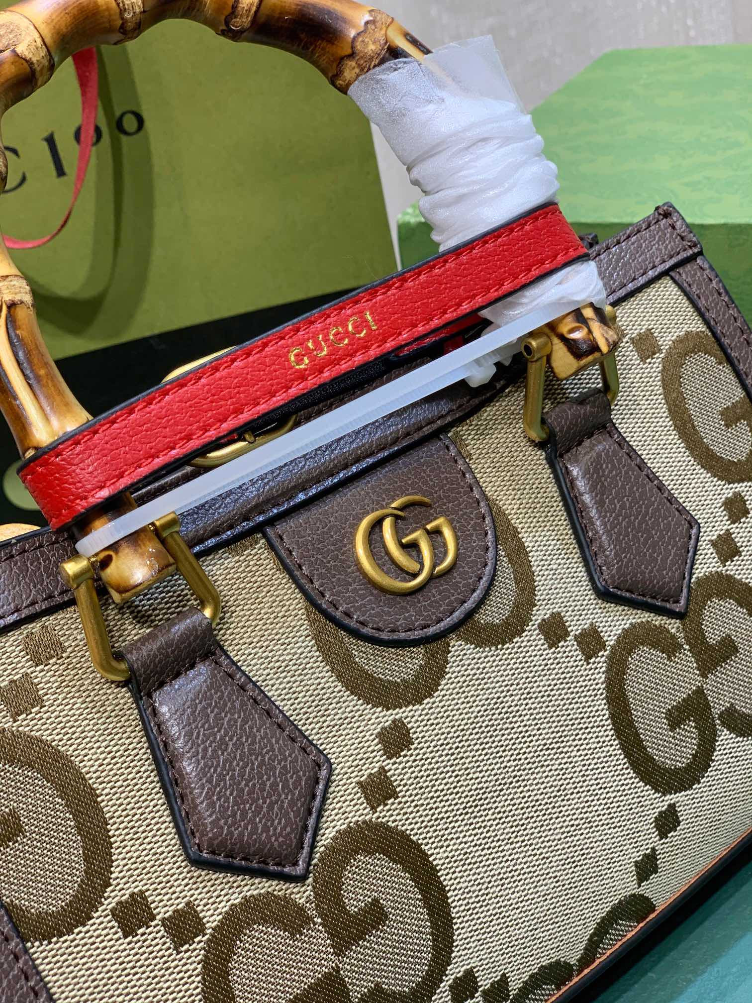 G*u*i diana small shoulder bag 25w x 16h x 9d cm