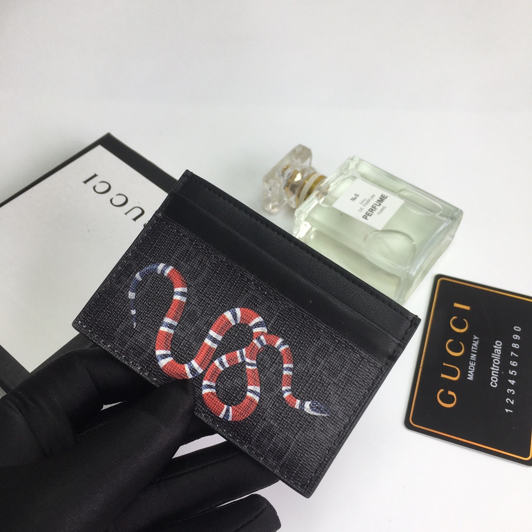 G*u*i gg  card case wallet