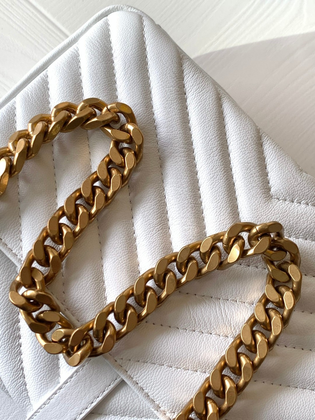 Y*L college medium in quilted leather white  9.4 x 6.6 x 2.5 inches