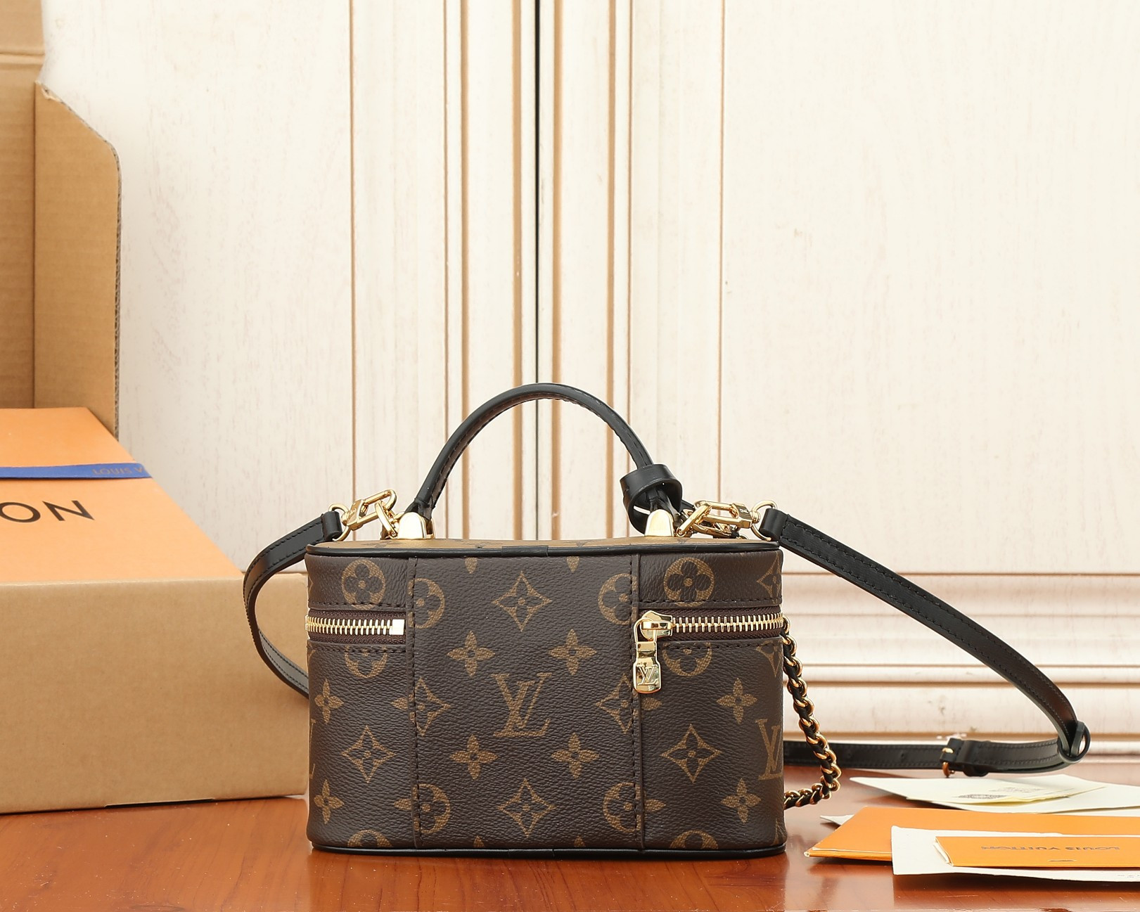 LV M47125 Vanity Chain Pouch 19 x 11.5 x 6.5 cm