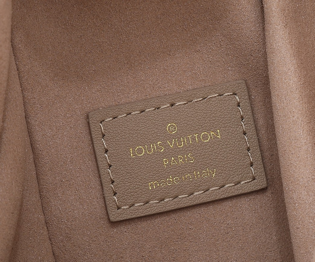 LV Side Trunk MM M25172  8.3 x 5.5 x 2.4 inches