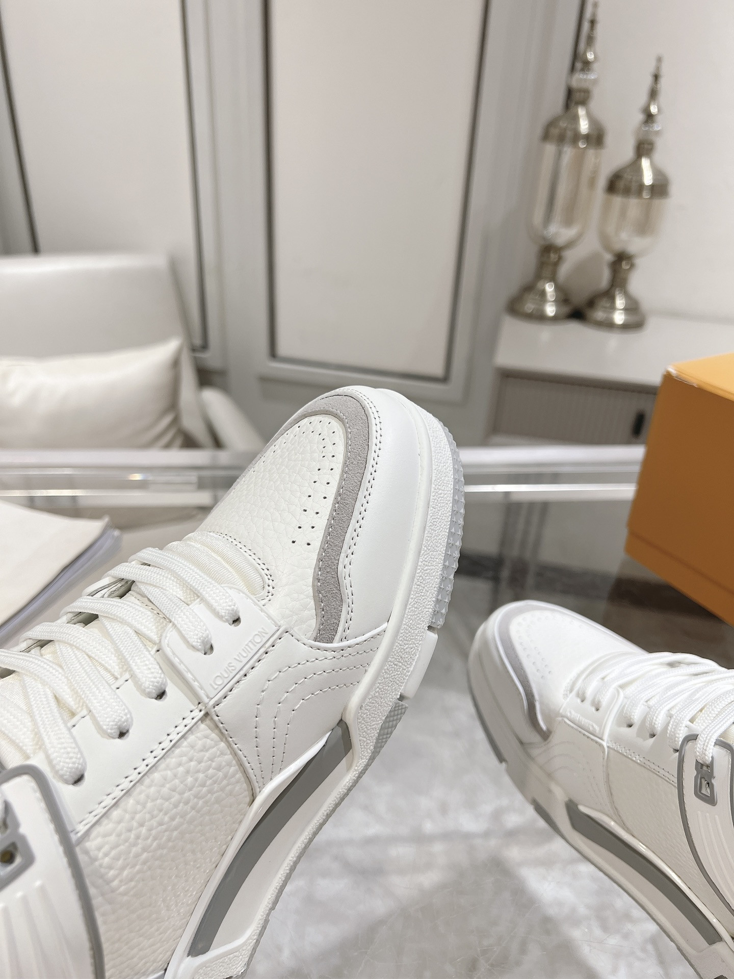 UA LV Trainer Sneaker