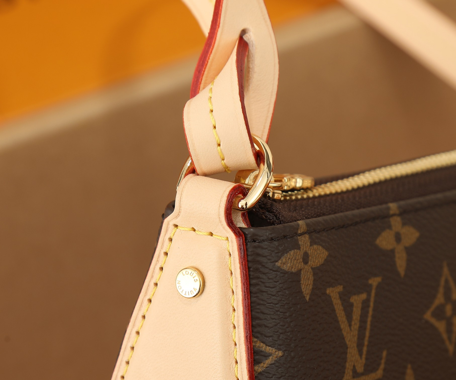 LV Pochette Tirette M12859 8.7 x 4.7 x 2.2 in