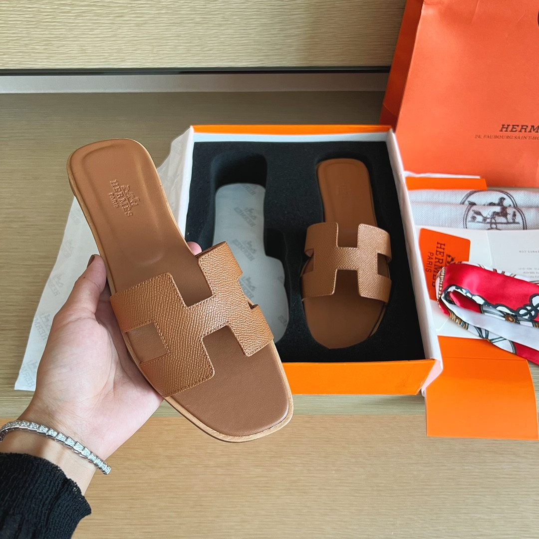 UA Hermès Oran sandal