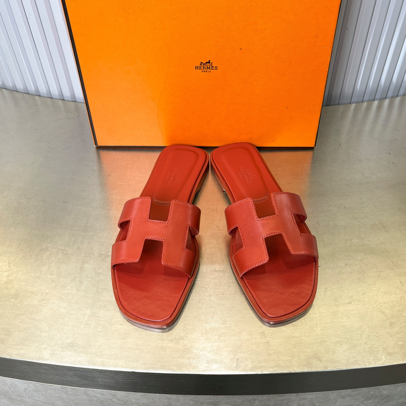 UA Hermès Oran sandal
